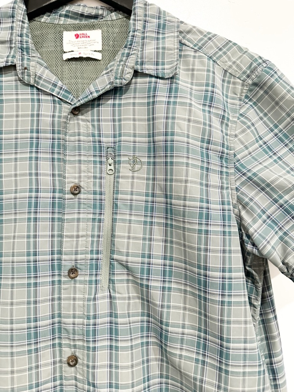 Fjallraven Abisko Hike Shirt SS in Arctic Green-Patina Green Size Medium - Picture 6 of 9